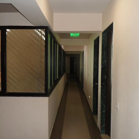 Hotel Rajdeep Inn Ахмедабад Екстериор снимка